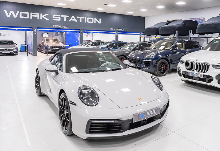 work-station-proceso-rspremium-car Porsche 911 Cabriolet en la zona Work Station de detallado y revisión en RS Premium Car